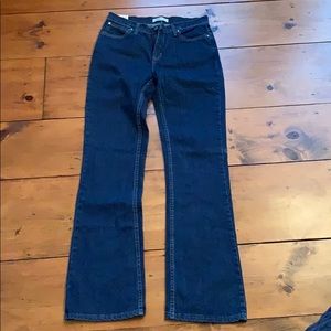Women’s Wrangler classic fit boot cut jeans 6 x 34